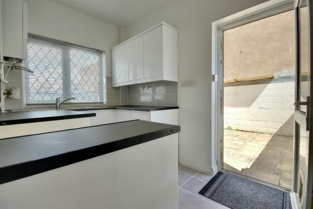 Improved Private House In Central Location Portsmouth Exterior photo